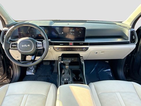 Used 2025 Kia Sorento S w/ Panoramic Sunroof Package image 3