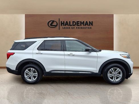 Used 2021 Ford Explorer XLT w/ Equipment Group 202A image 7