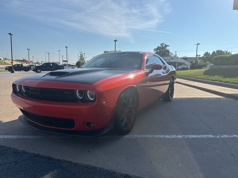 Used 2022 Dodge Challenger R/T w/ Blacktop Package image 6