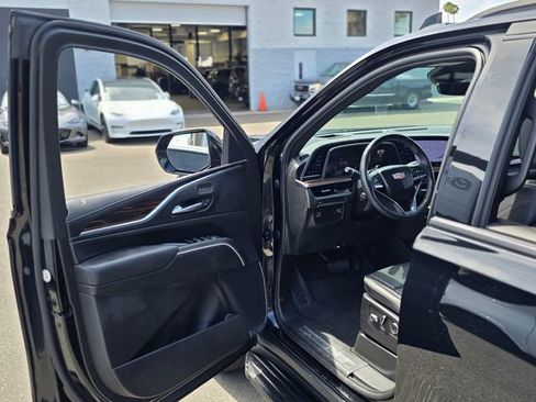 Used 2023 Cadillac Escalade Premium Luxury image 44