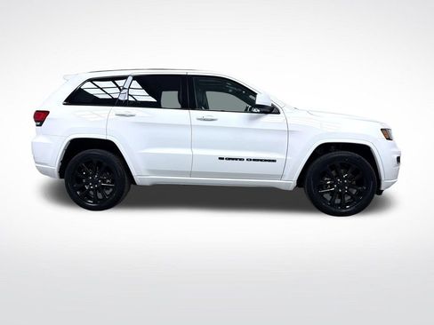 Used 2022 Jeep Grand Cherokee Laredo X AWD/4WD image 2