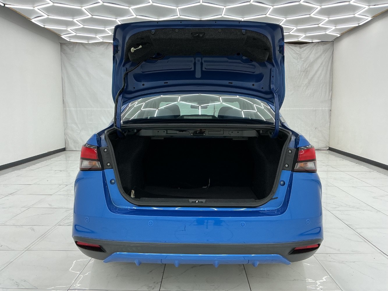Used 2020 Nissan Versa SR w/ Convenience Package FWD image 41