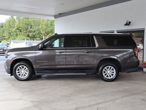 Used 2021 Chevrolet Suburban LT image 2