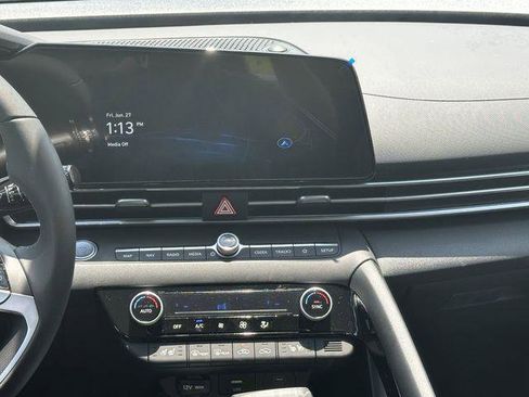 New 2025 Hyundai Elantra Limited image 27