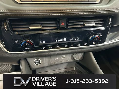 Used 2023 Nissan Rogue SL AWD/4WD image 16
