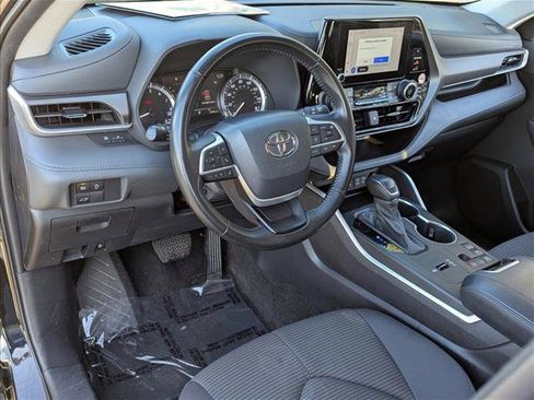 Used 2023 Toyota Highlander LE image 10