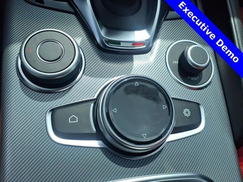 New 2025 Alfa Romeo Giulia Veloce w/ Veloce Package Rwd image 23