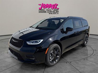 New 2026 Chrysler Pacifica Limited w/ S Appearance Package