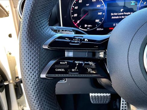 Used 2025 Mercedes-Benz GLC 300 4MATIC image 21