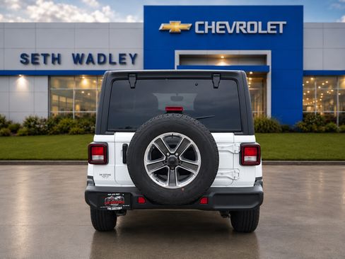 Used 2022 Jeep Wrangler Unlimited Sahara AWD/4WD image 6