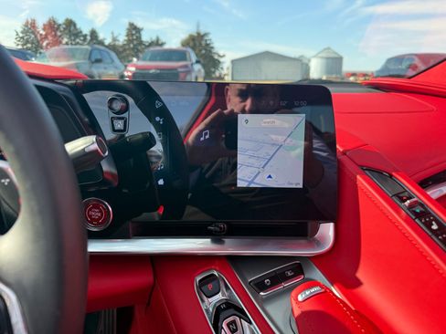 Used 2024 Chevrolet Corvette Stingray Premium Cpe w/ Z51 Performance Package image 18