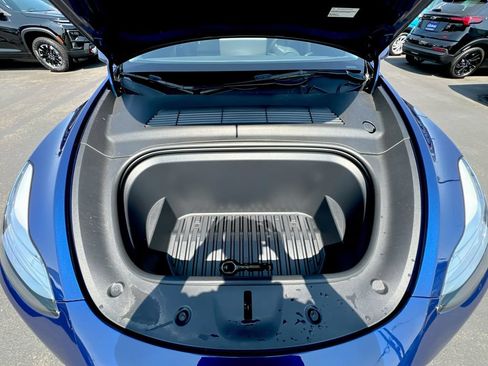 Used 2022 Tesla Model Y Long Range AWD/4WD image 23