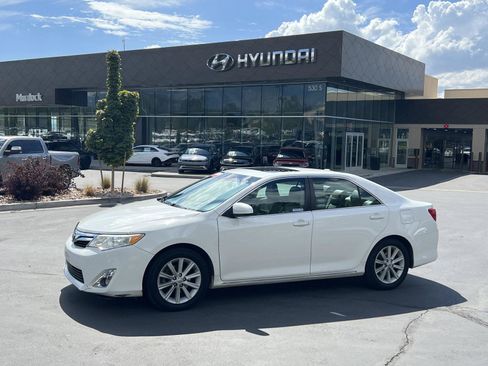 Used 2014 Toyota Camry XLE w/ Leather Package FWD image 1