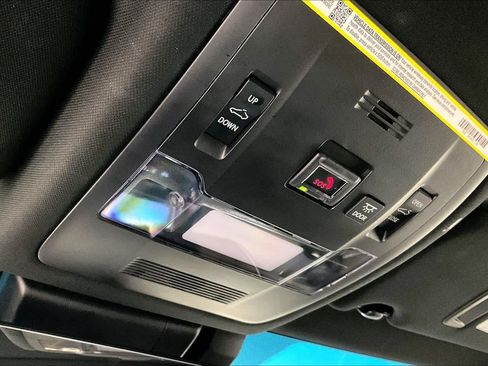 Used 2025 Lexus ES 300h w/ Premium Package image 33