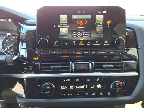 Used 2025 Nissan Pathfinder SL image 10