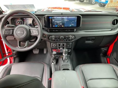 Used 2024 Jeep Wrangler Unlimited Rubicon w/ Technology Group AWD/4WD image 4