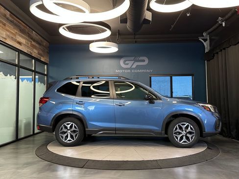 Used 2020 Subaru Forester Premium AWD/4WD image 2