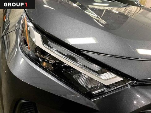 Certified 2025 Toyota RAV4 LE image 28