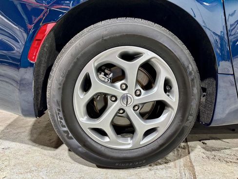 Used 2022 Chrysler Pacifica Limited image 37