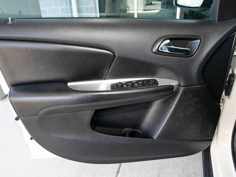 Used 2018 Dodge Journey SXT w/ Blacktop Package FWD image 12