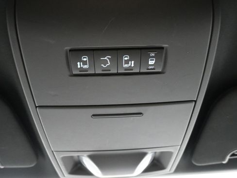 Certified 2017 Dodge Grand Caravan SXT image 25