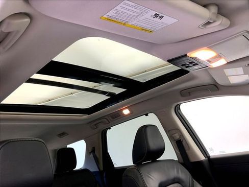 Used 2022 Nissan Pathfinder Platinum w/ Cargo Package AWD/4WD image 26