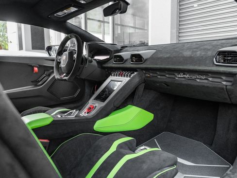 Used 2023 Lamborghini Huracan STO image 2