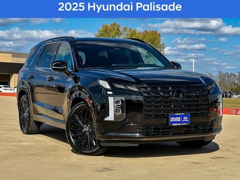 Used 2025 Hyundai Palisade Calligraphy image 3