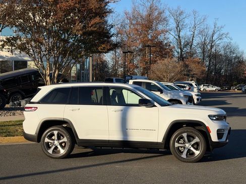 Used 2023 Jeep Grand Cherokee 4WD 4xe image 5