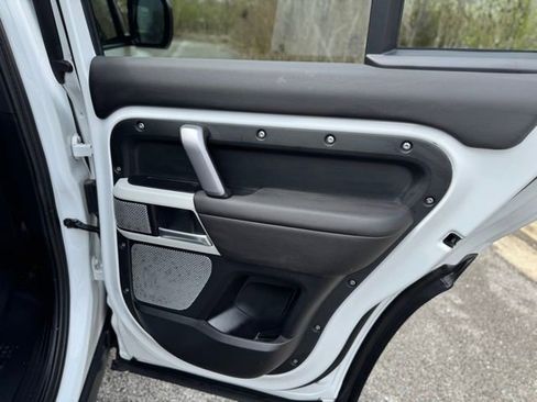 Certified 2024 Land Rover Defender 130 X-Dynamic SE AWD/4WD image 18