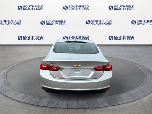 Used 2018 Chevrolet Malibu LT FWD image 5