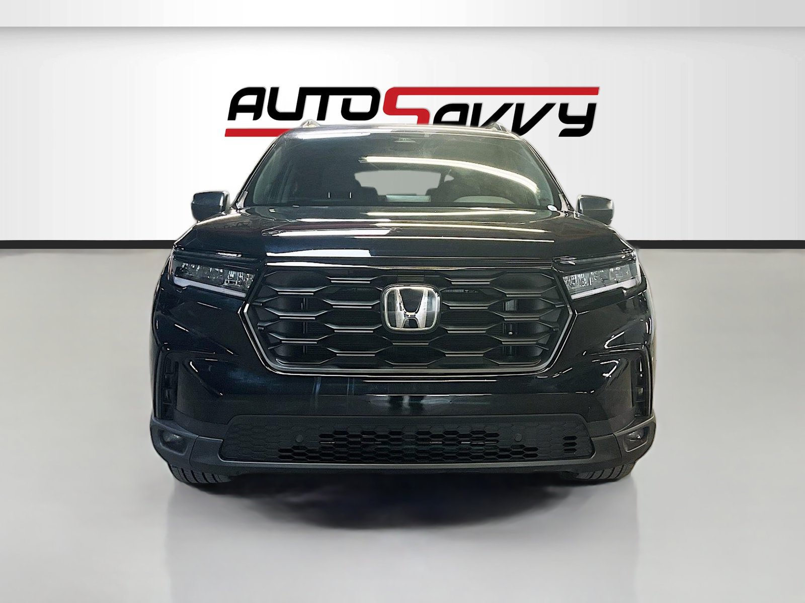 Used 2025 Honda Pilot Sport image 2