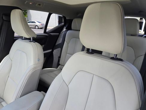 Certified 2023 Volvo XC40 B5 Plus w/ Protection Package Premier AWD/4WD image 17