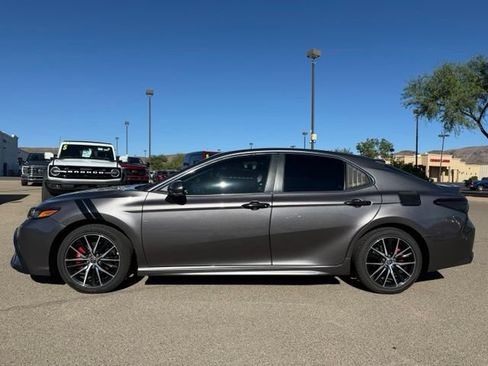 Used 2022 Toyota Camry SE w/ Carpet Mat Package (TMS) FWD image 10