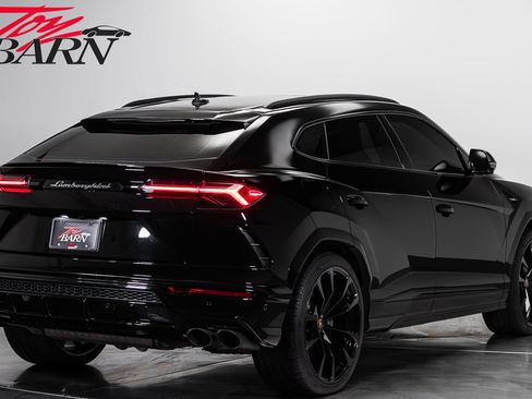 Used 2022 Lamborghini Urus AWD/4WD image 5
