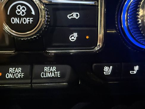 Used 2024 GMC Yukon XL Denali w/ Advanced Technology Package RWD image 42