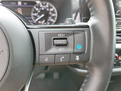 Used 2025 Nissan Pathfinder SL image 31