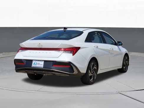 Used 2025 Hyundai Elantra SEL FWD image 10