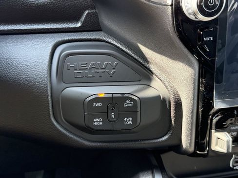 Used 2025 RAM 2500 Laramie AWD/4WD image 25