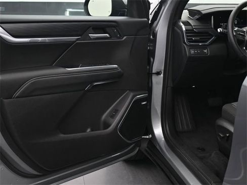 Used 2025 GMC Acadia Elevation image 17