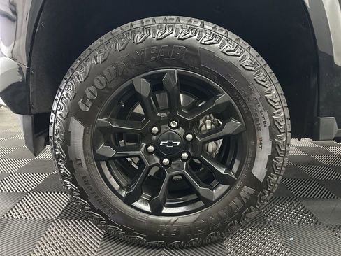 Used 2025 Chevrolet Colorado Z71 w/ Midnight Edition AWD/4WD image 36