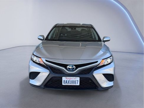Used 2018 Toyota Camry SE FWD image 2