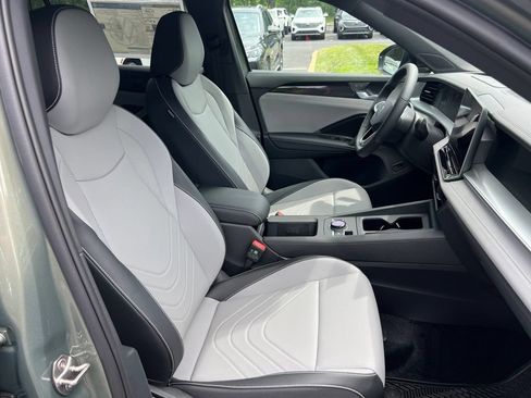 New 2026 Volkswagen Tiguan SE R-Line AWD/4WD image 23