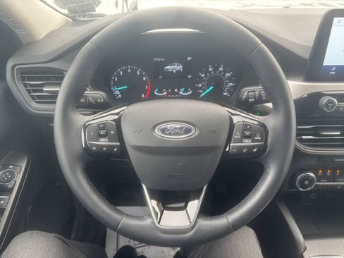 Used 2022 Ford Escape SE w/ Cold Weather Package image 11