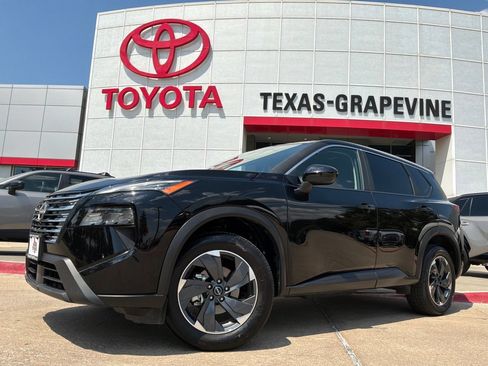 Used 2025 Nissan Rogue SV FWD image 2