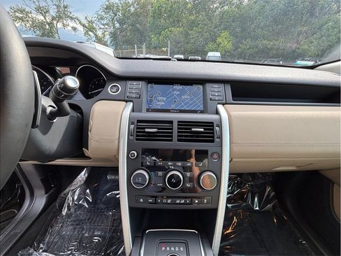 Used 2019 Land Rover Discovery Sport HSE AWD/4WD image 11
