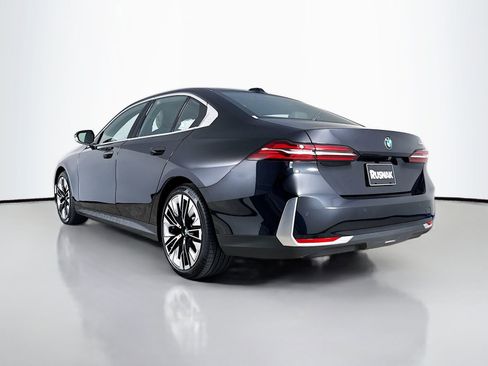 Used 2025 BMW 530i w/ Premium Package image 5