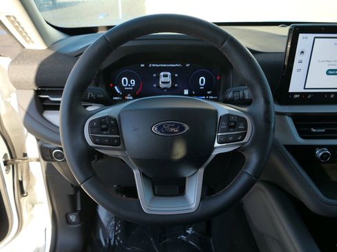 Used 2025 Ford Explorer Active w/ Active Comfort Package image 19