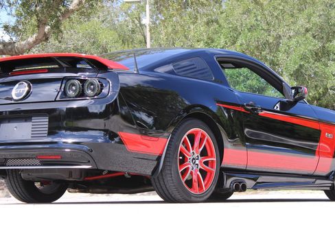 Used 2013 Ford Mustang GT Premium w/ Brembo Brake Pkg RWD image 17
