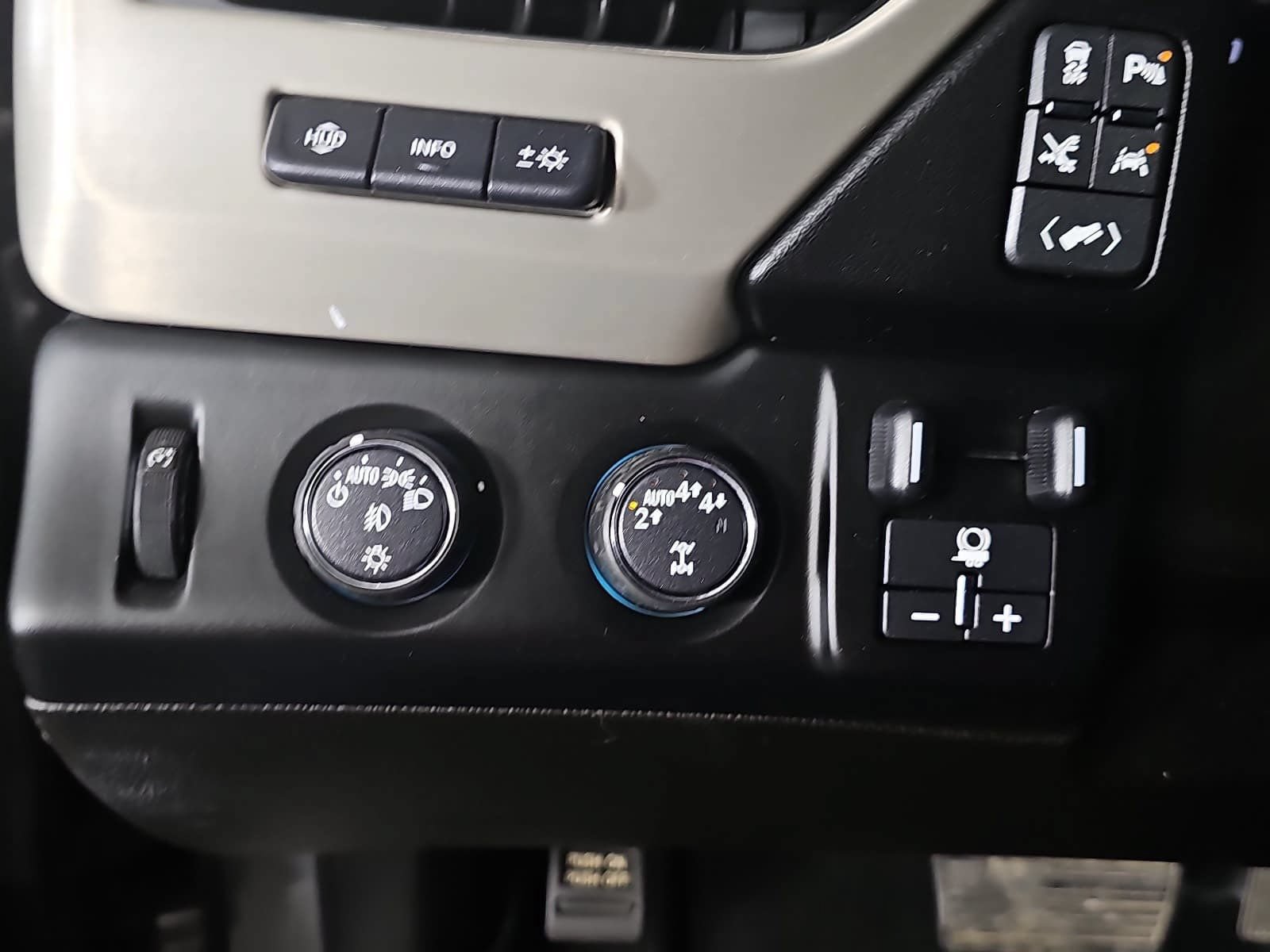Used 2019 GMC Yukon Denali w/ Denali Ultimate Package AWD/4WD image 23